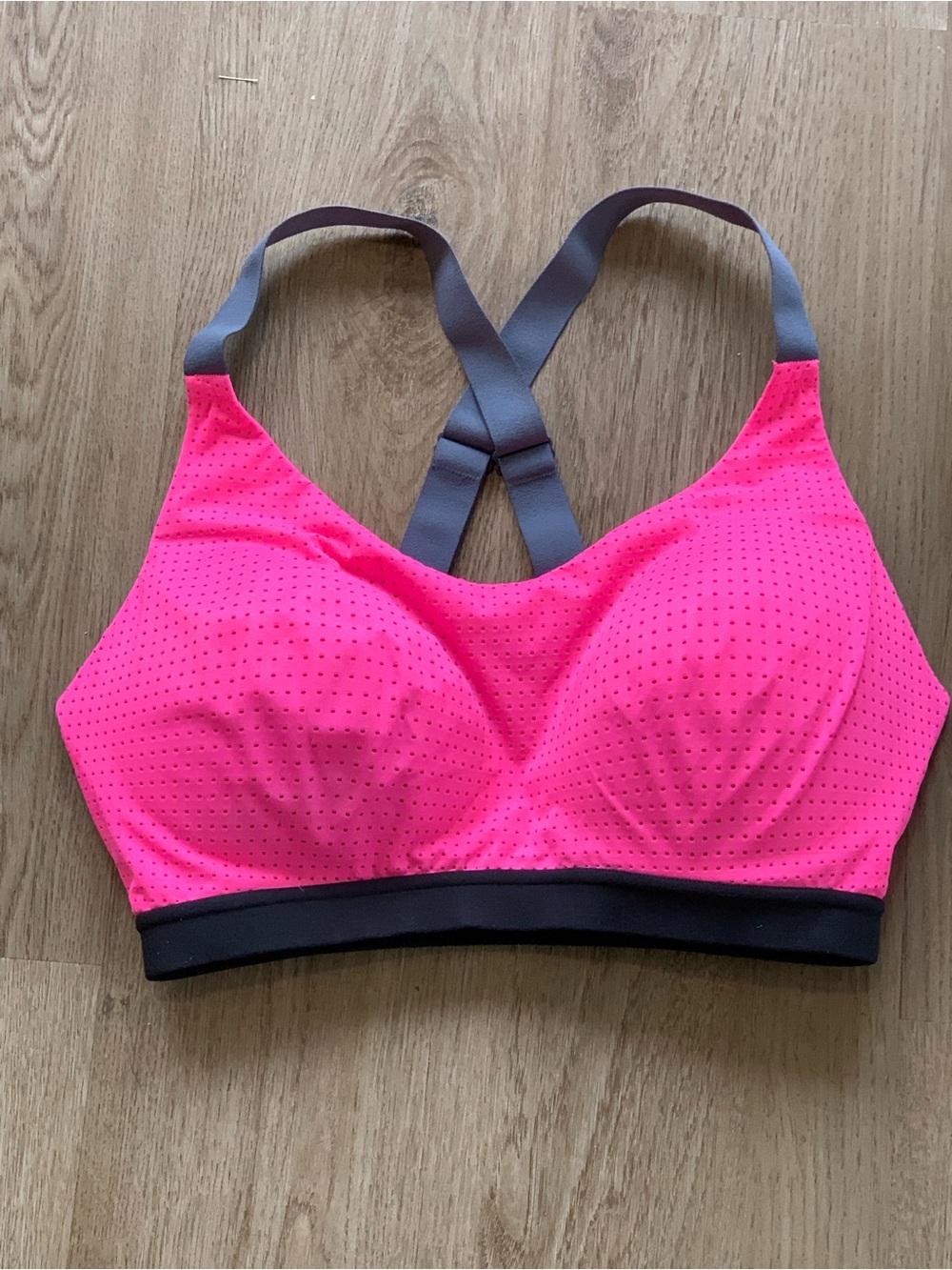 Victoria Sport Pink Sports Bra Size 32DD Adjustable Straps workout top Gum Run